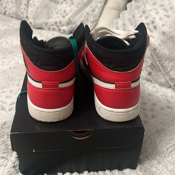 Air Jordan 1 Mid SE - Picture 4 of 7